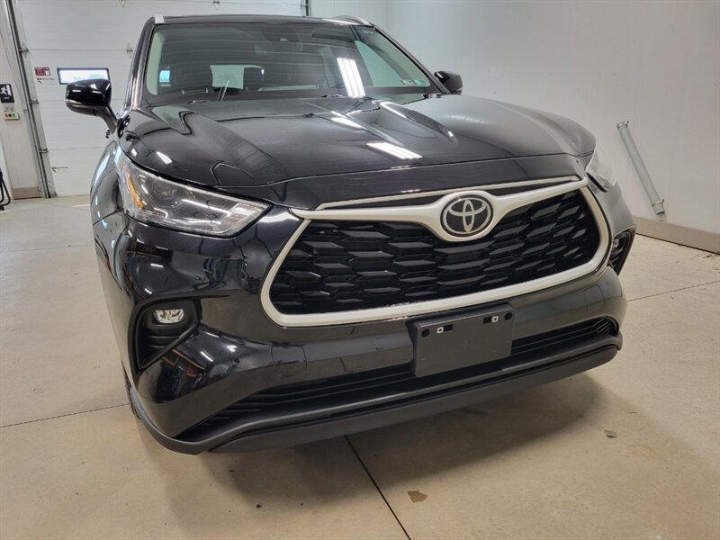 Used 2024 Toyota Highlander XLE AWD/4WD image 14