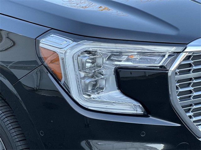 Used 2023 GMC Terrain Denali w/ Black Diamond Edition image 5