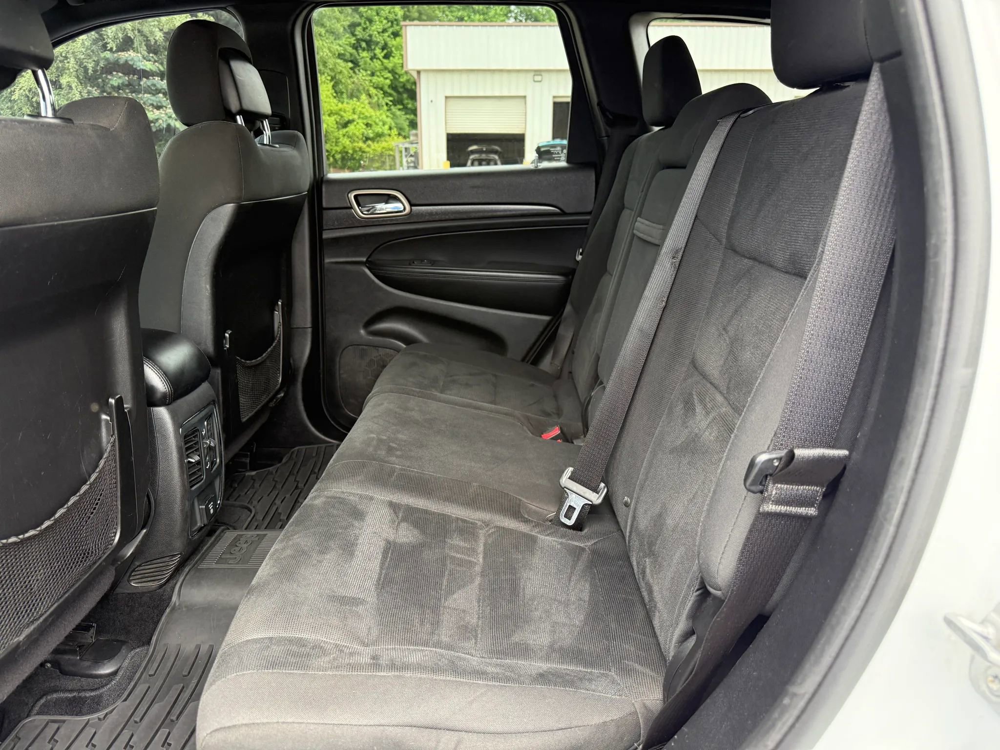 Used 2014 Jeep Grand Cherokee Laredo w/ Security & Convenience Group AWD/4WD image 21