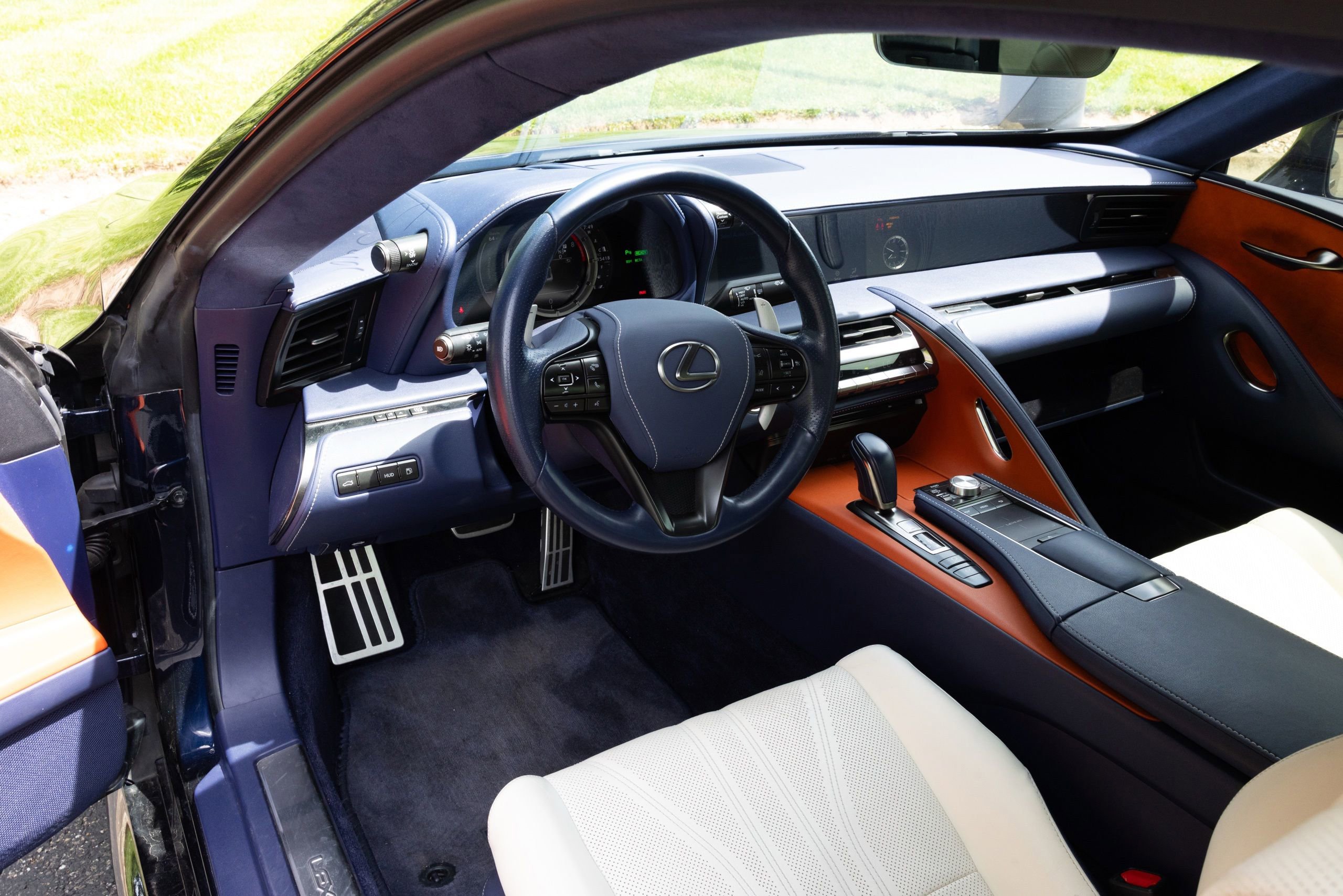 Used 2018 Lexus LC 500h w/ Touring Package RWD image 4
