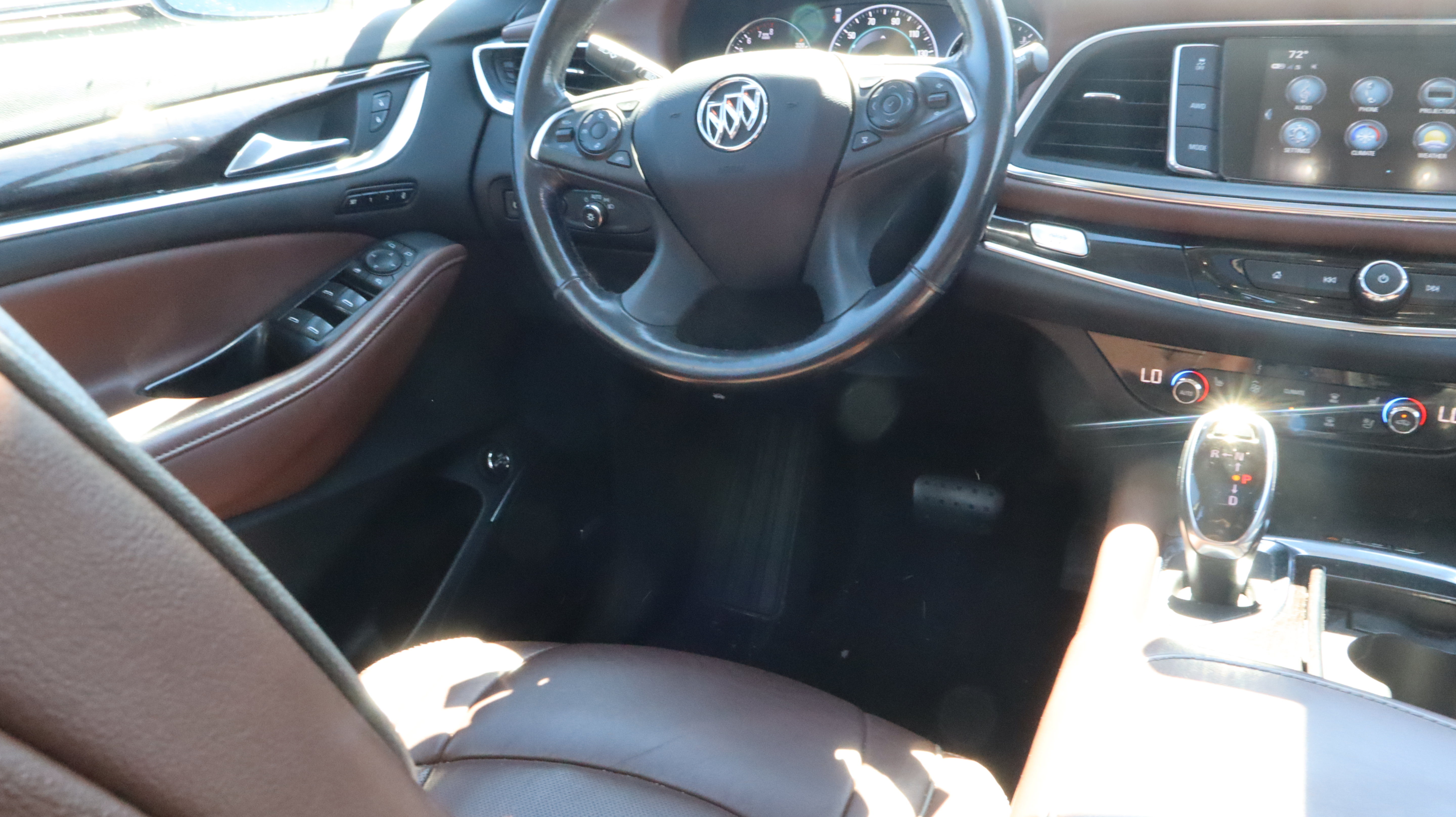 Used 2019 Buick Enclave Avenir w/ Avenir Technology Package AWD/4WD image 13