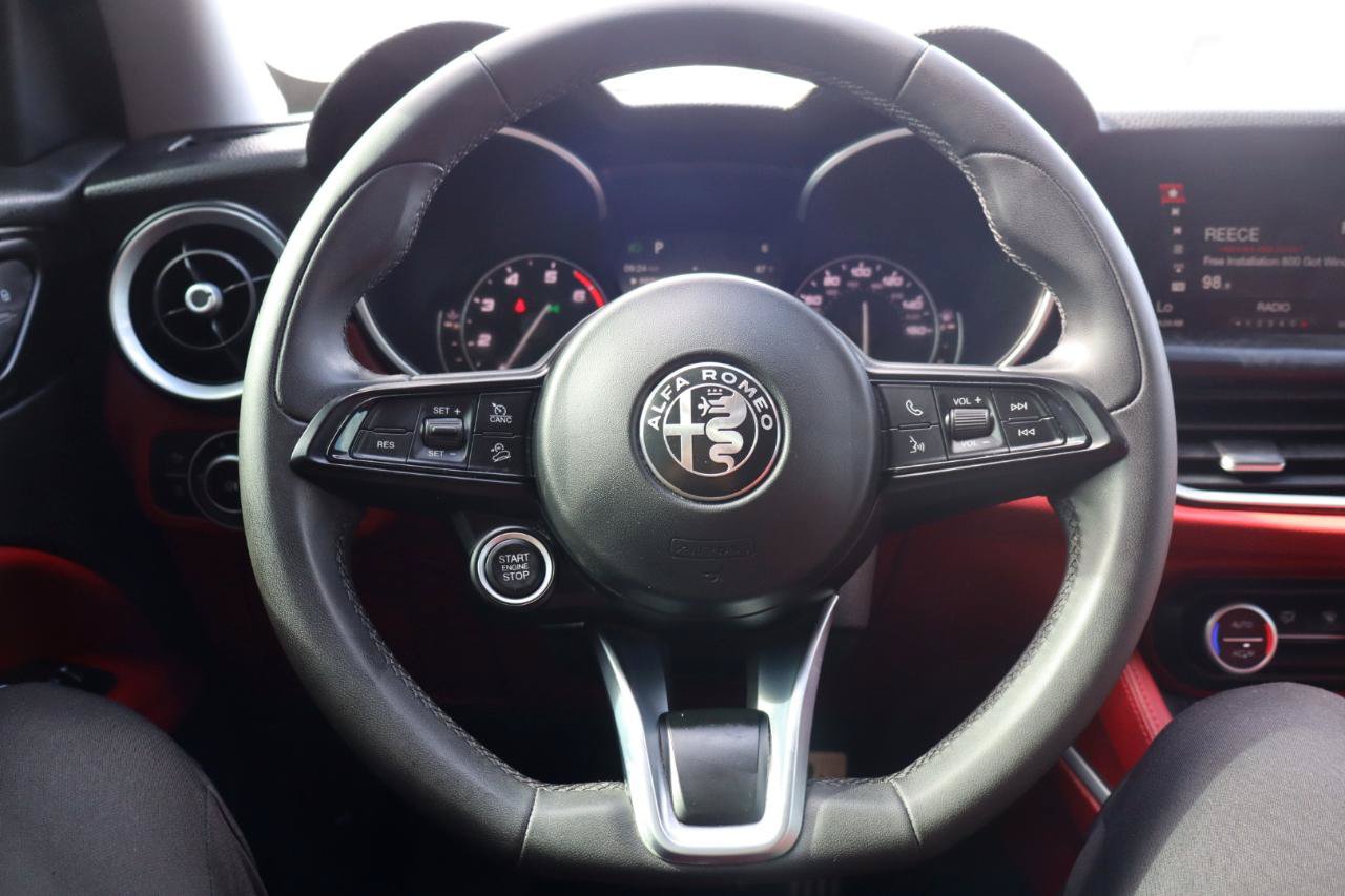 Used 2018 Alfa Romeo Stelvio AWD image 21