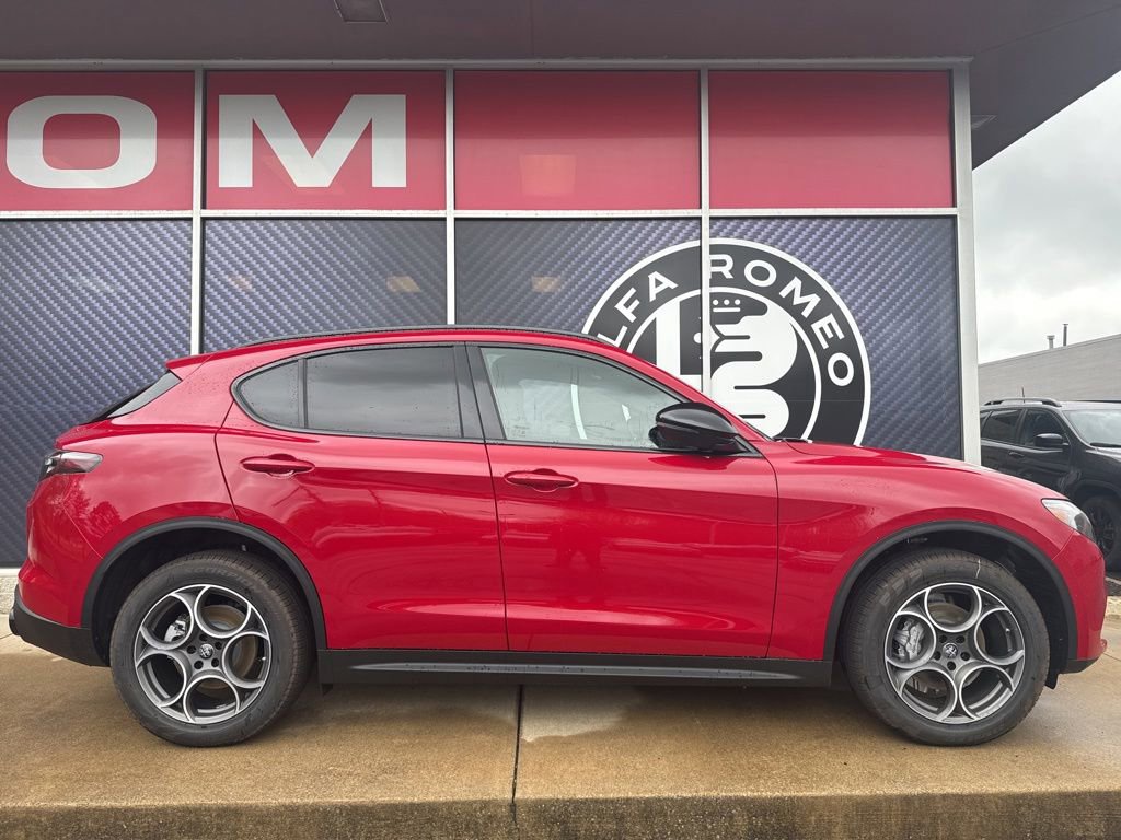 New 2026 Alfa Romeo Stelvio Sprint AWD/4WD image 2