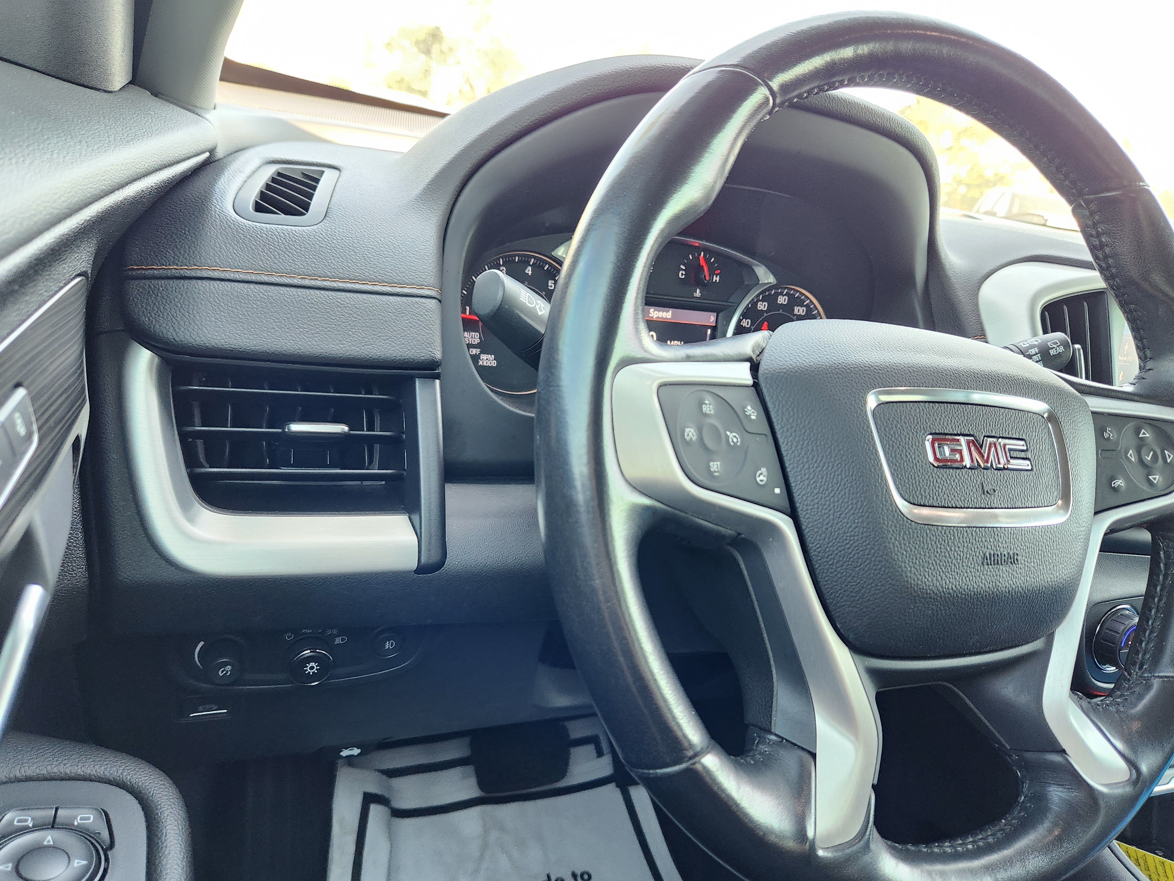 Used 2020 GMC Terrain SLT w/ Preferred Package FWD image 24