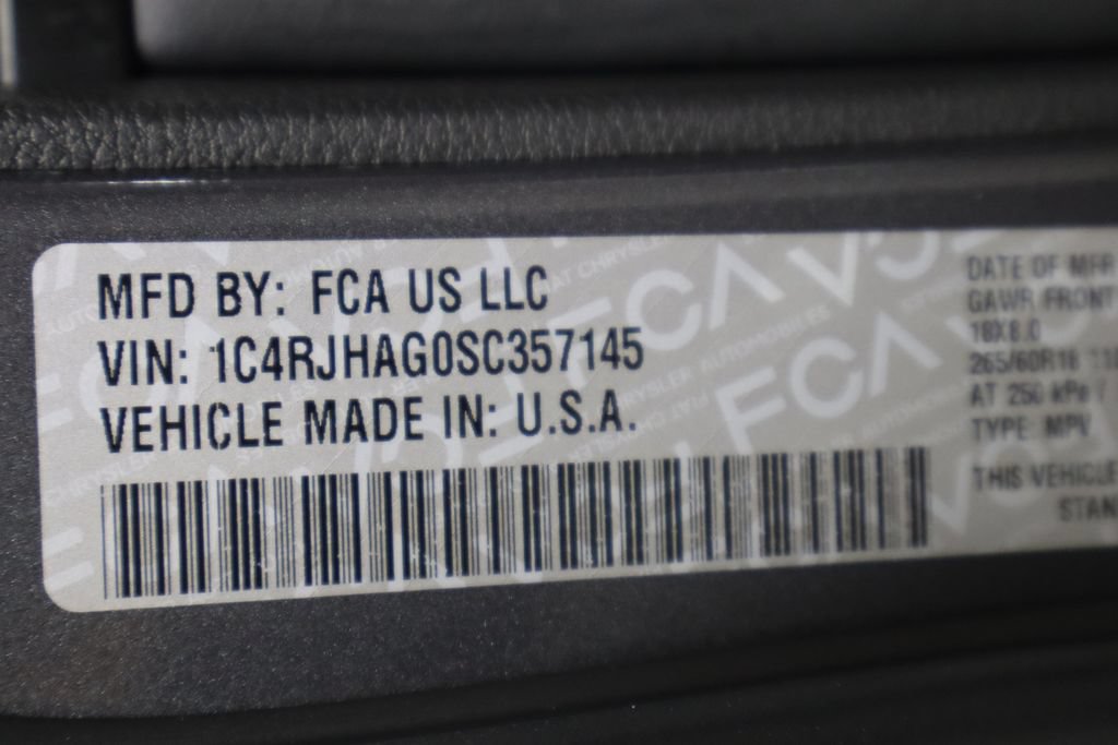 Used 2025 Jeep Grand Cherokee 4WD image 35