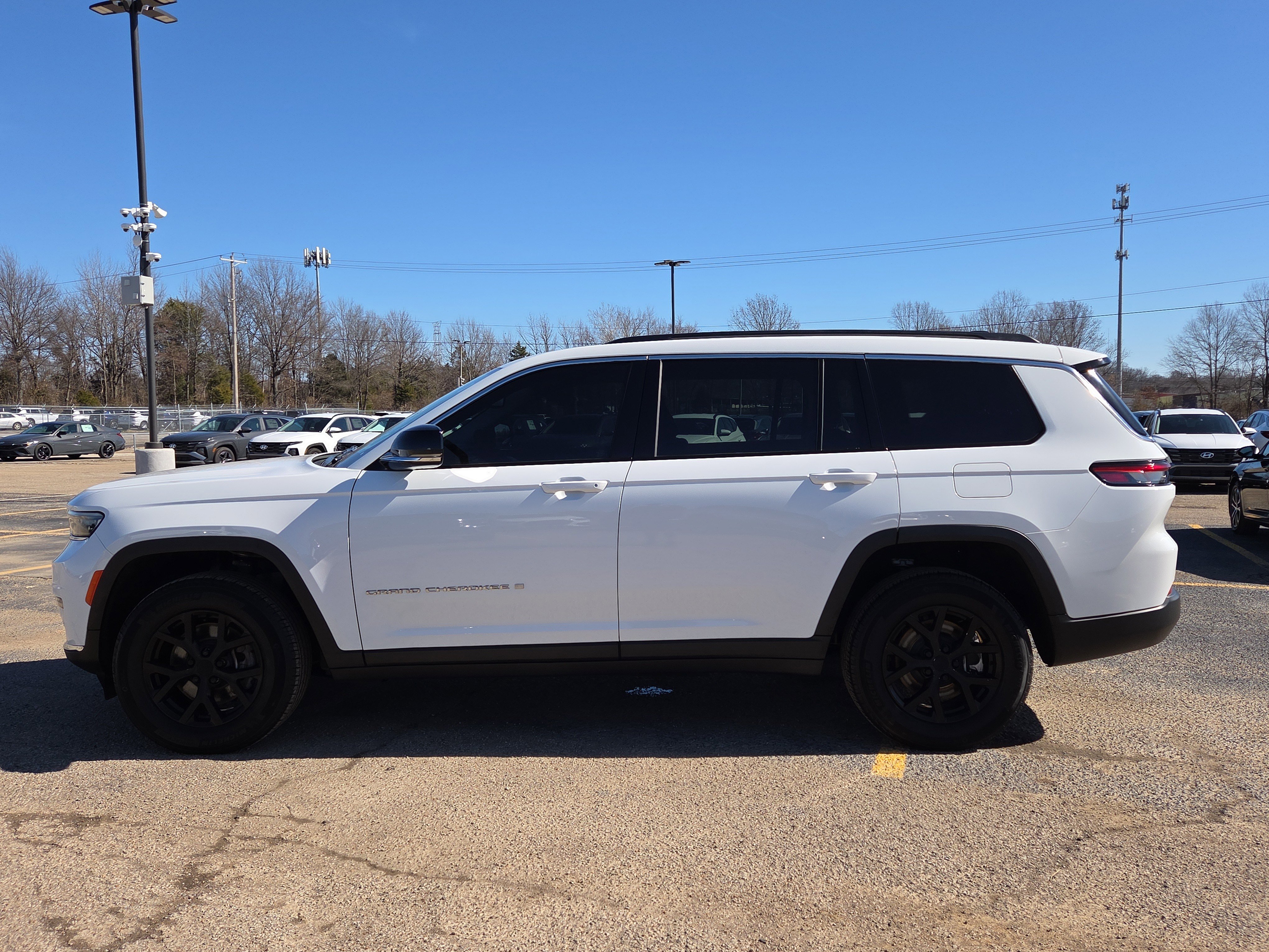 Used 2023 Jeep Grand Cherokee L Limited image 2