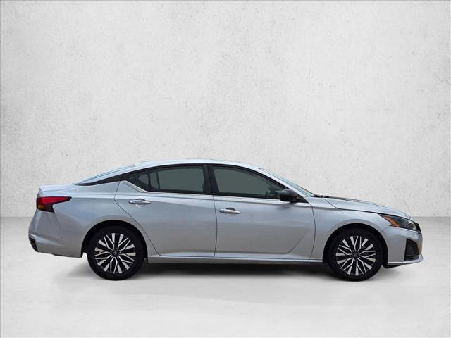 Used 2024 Nissan Altima 2.5 SV FWD image 4