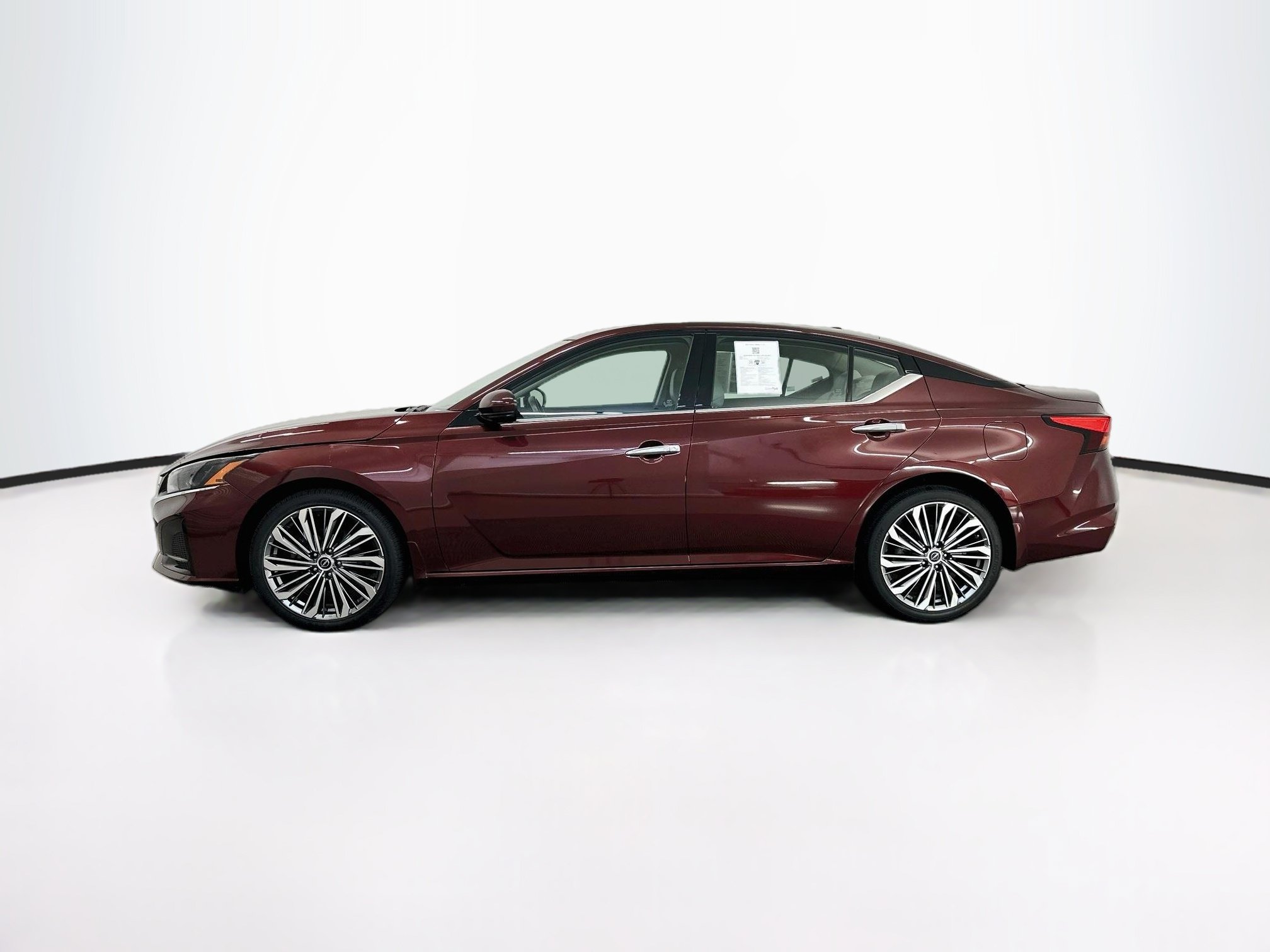 Used 2024 Nissan Altima 2.5 SL AWD/4WD image 4
