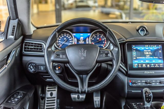 Used 2018 Maserati Ghibli GranSport image 29