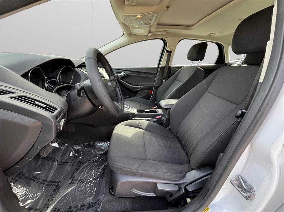 Used 2017 Ford Focus SEL FWD image 2