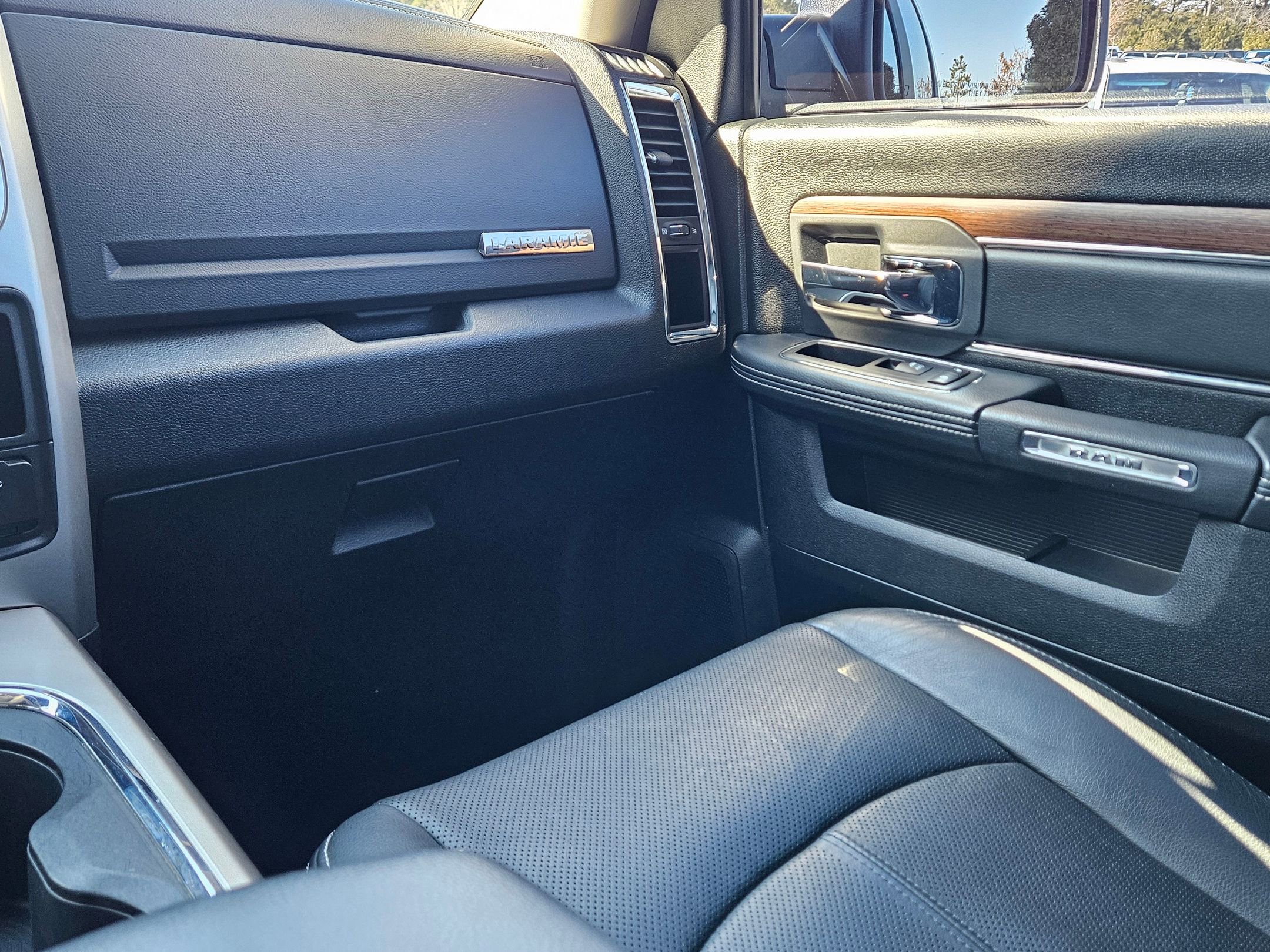 Used 2018 RAM 1500 Laramie w/ Convenience Group image 11