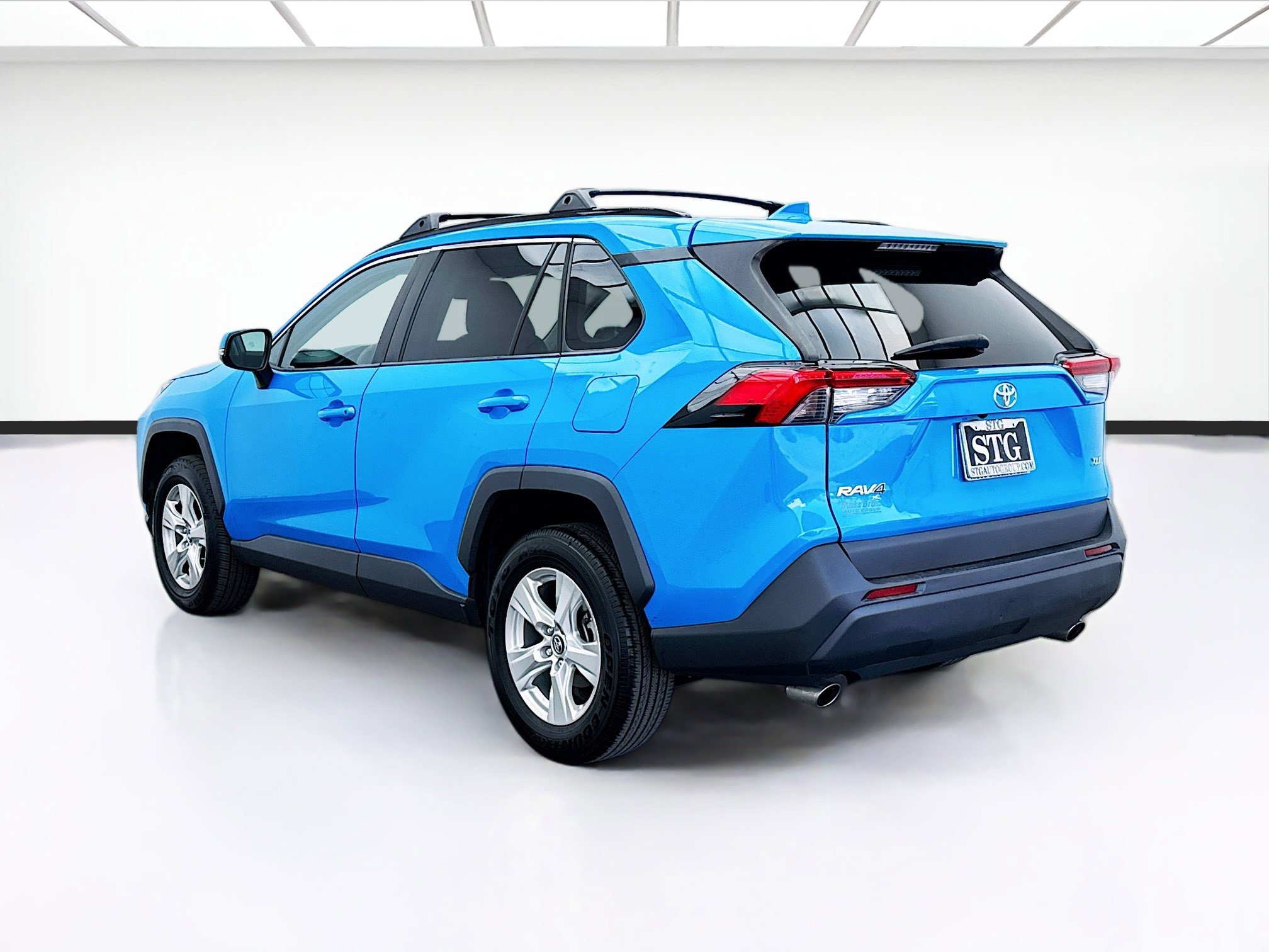 Used 2019 Toyota RAV4 XLE w/ Convenience Package image 6