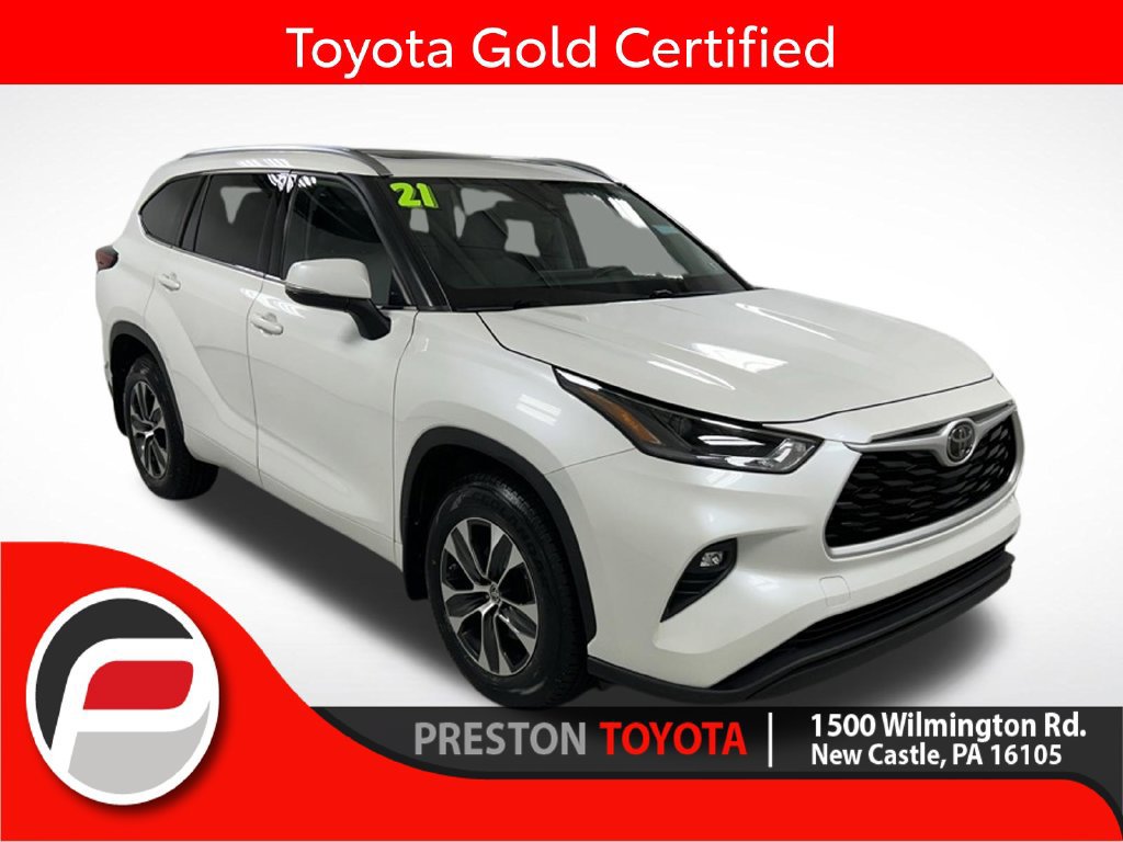 Certified 2021 Toyota Highlander XLE AWD/4WD image 1