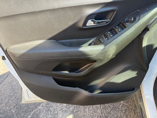 Used 2017 Chevrolet Trax LT image 10