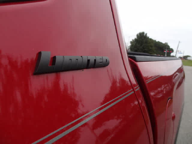 Used 2025 Toyota Tundra Limited AWD/4WD image 40