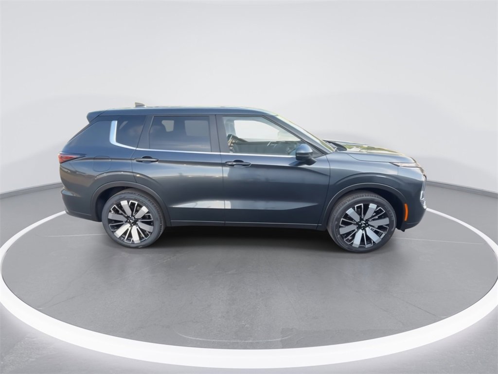 New 2025 Mitsubishi Outlander SE image 9