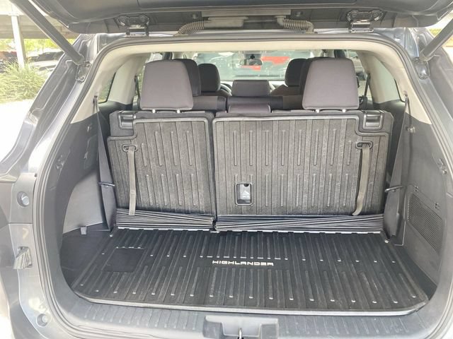 Used 2023 Toyota Highlander LE AWD/4WD image 23