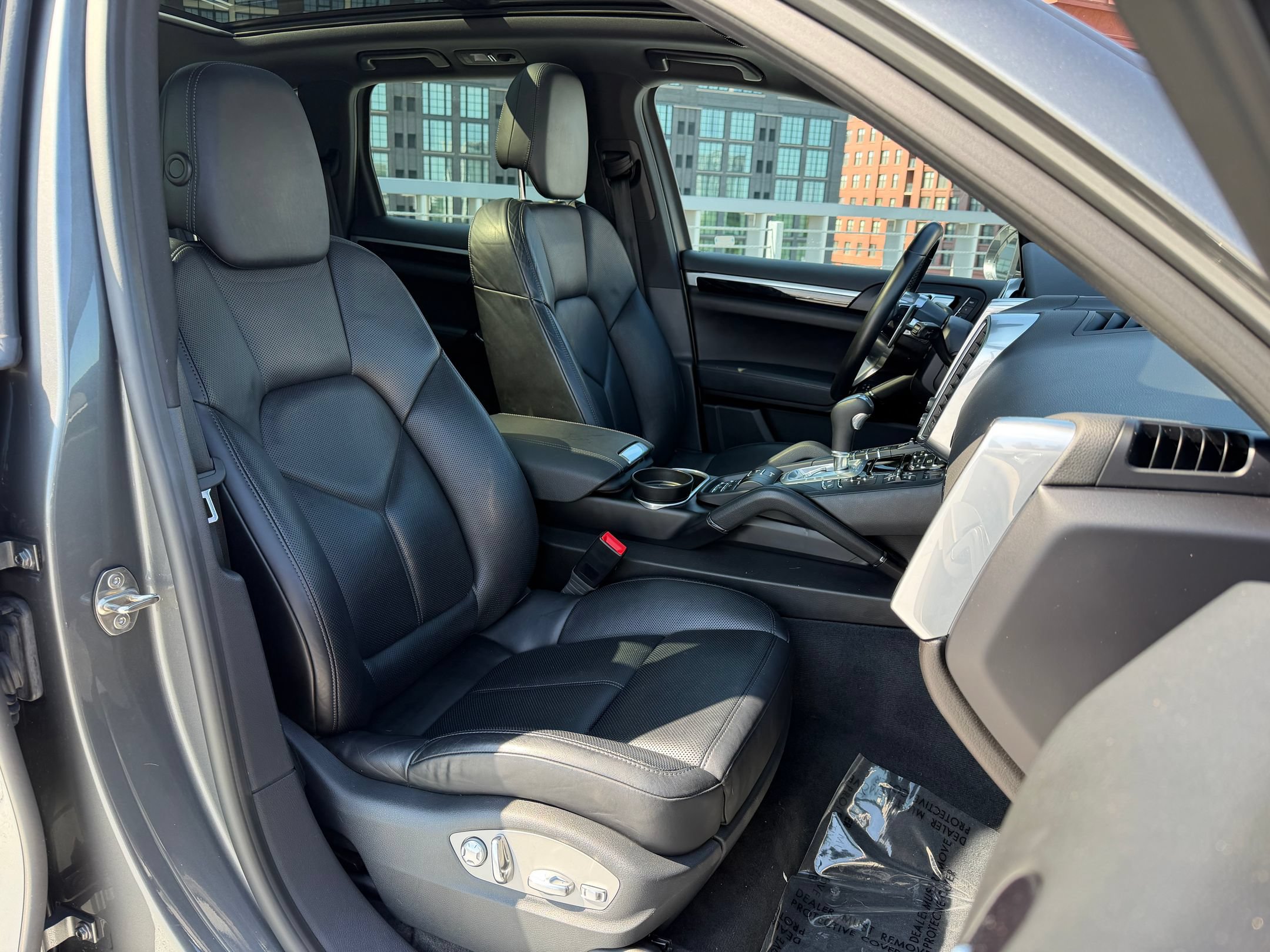 Certified 2018 Porsche Cayenne S Platinum AWD/4WD image 17