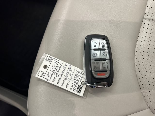 Used 2021 Chrysler Voyager Lxi FWD image 32