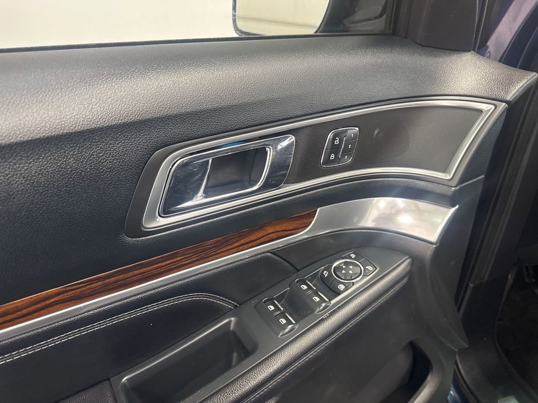 Used 2016 Ford Explorer Limited w/ Equipment Group 301A AWD/4WD image 10