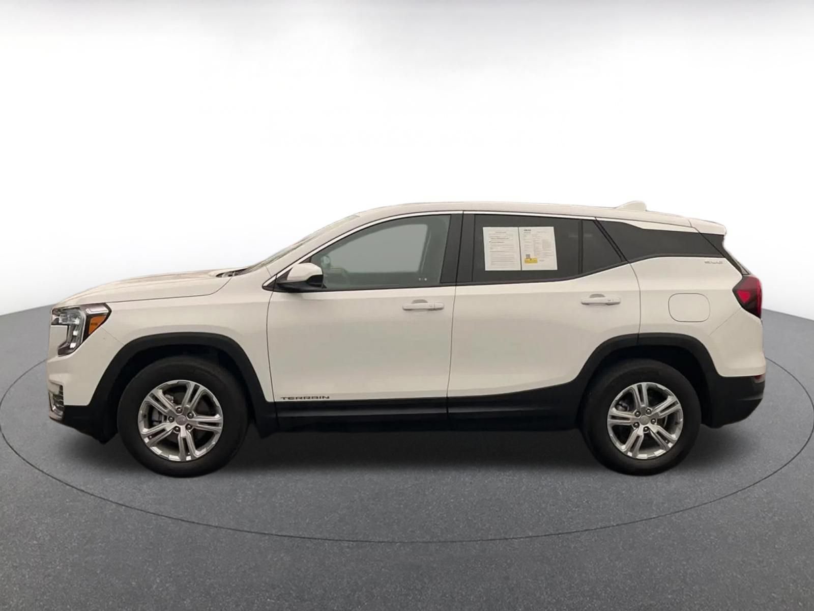 Used 2024 GMC Terrain SLE FWD image 8
