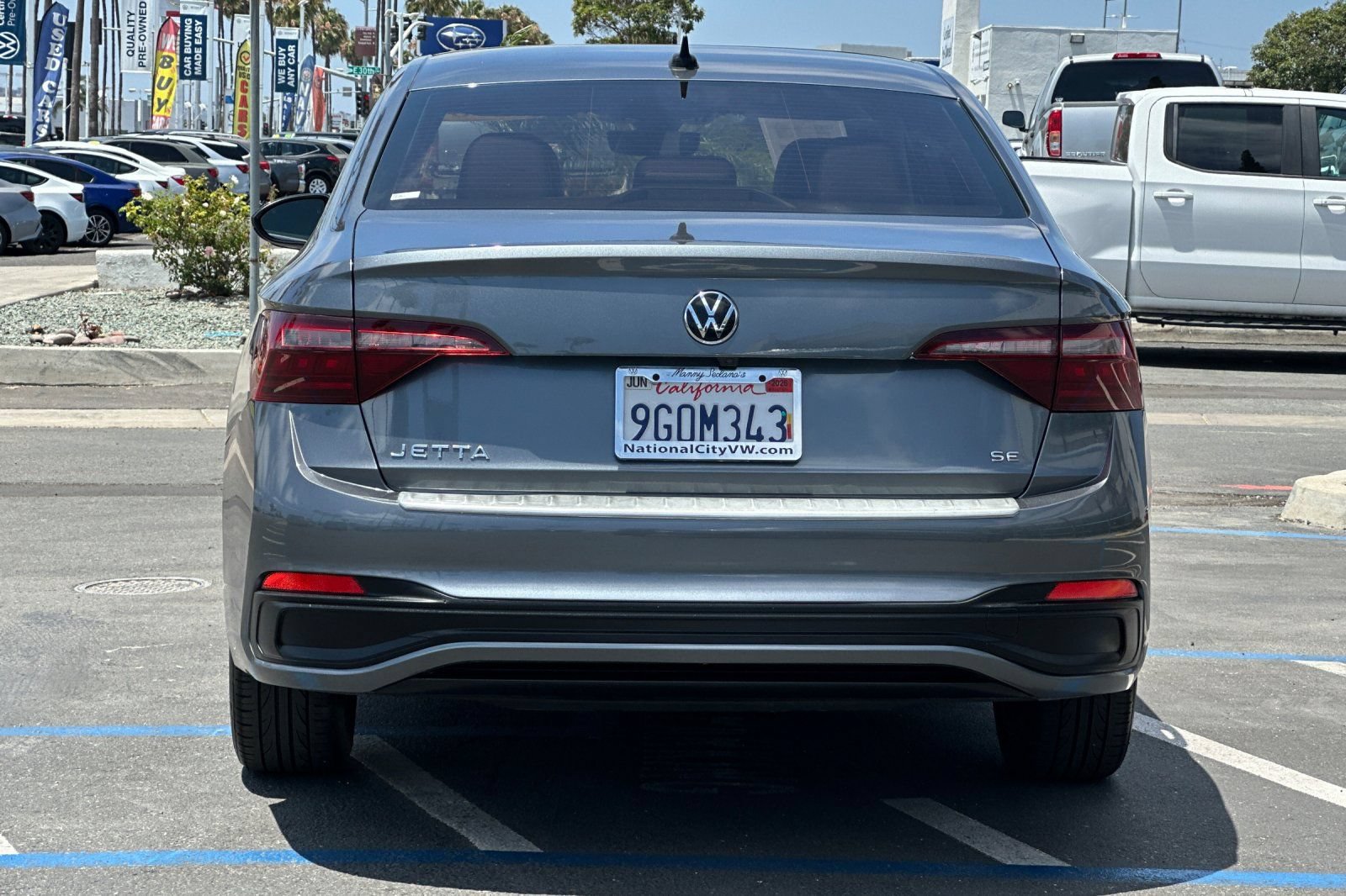 Used 2023 Volkswagen Jetta SE w/ Panoramic Sunroof Package FWD image 5