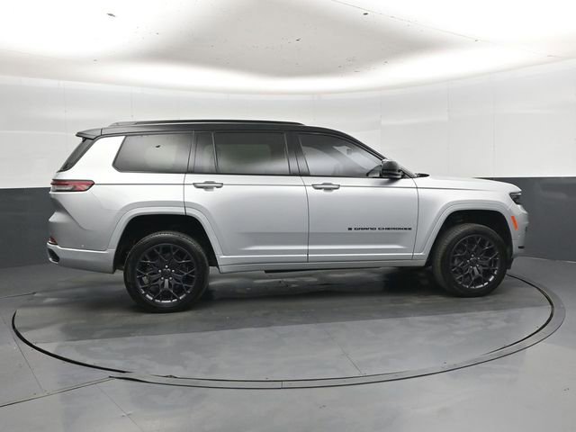 Used 2023 Jeep Grand Cherokee L Summit AWD/4WD image 2