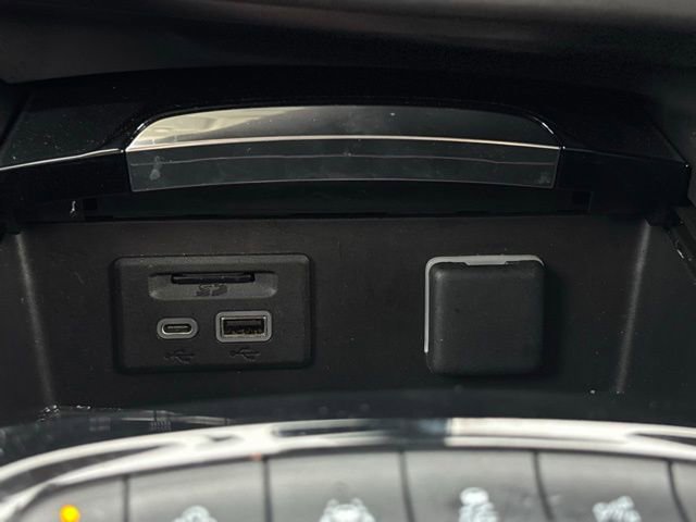 Used 2022 Buick Envision Avenir w/ Technology Package II image 36