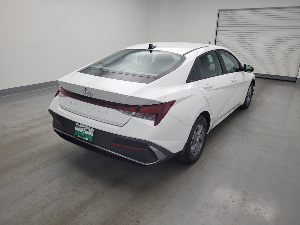 Used 2025 Hyundai Elantra SE FWD image 9