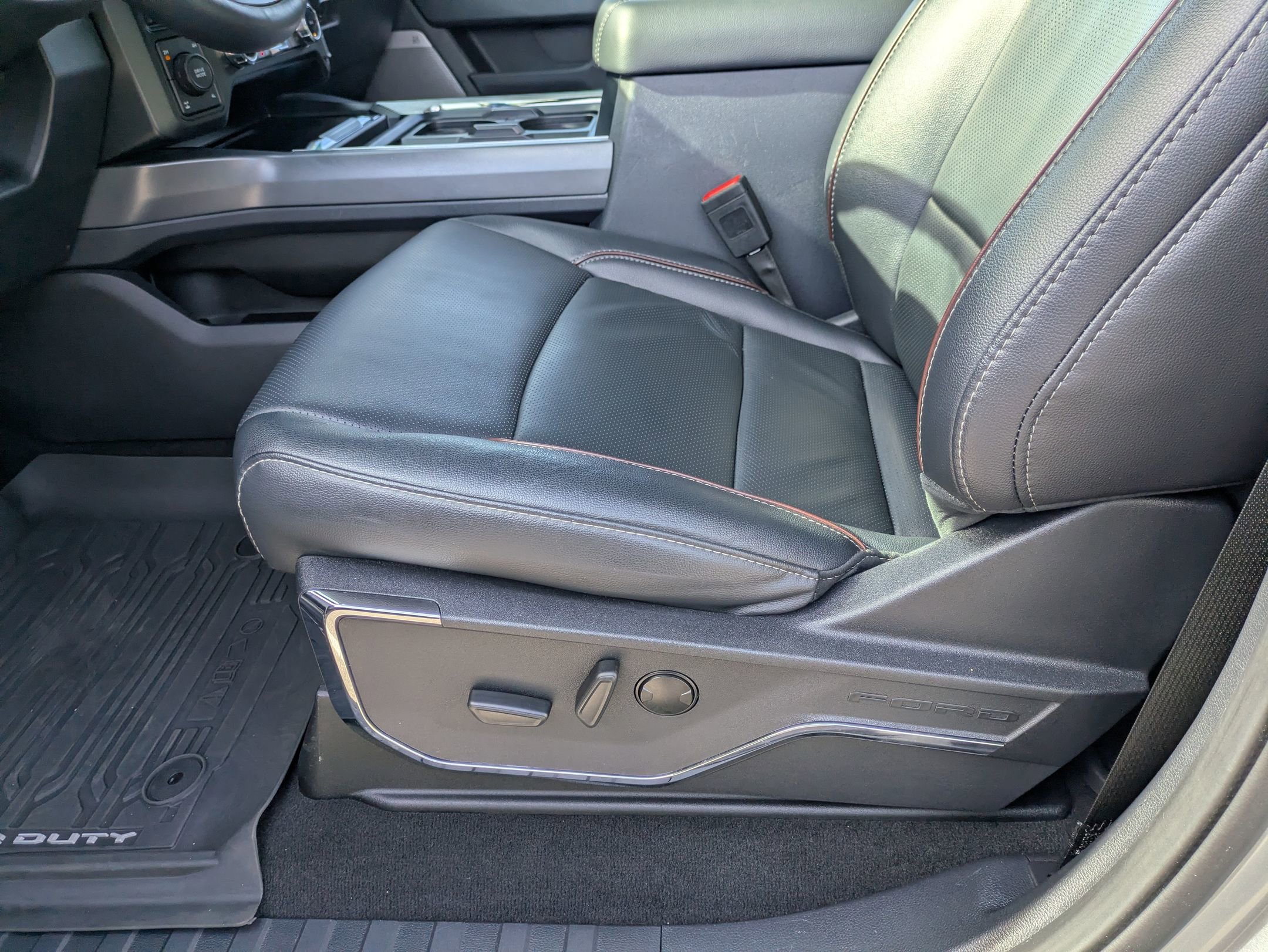 Certified 2024 Ford F350 Lariat w/ Chrome Package image 14