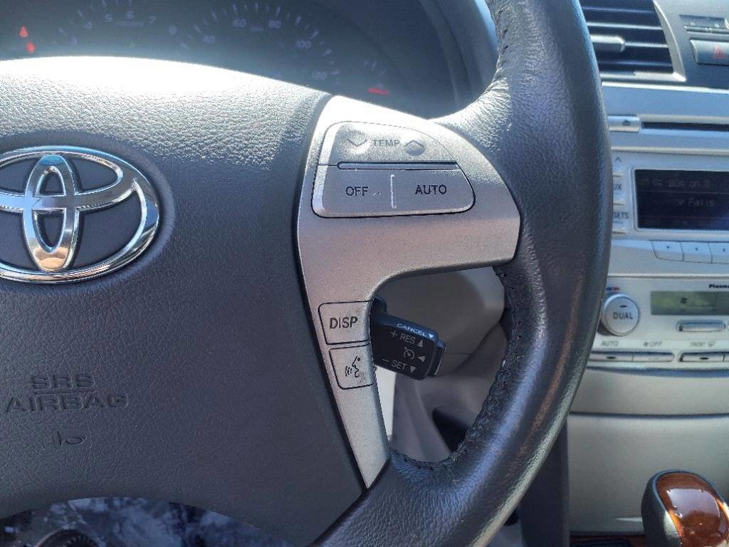 Used 2011 Toyota Camry XLE image 20