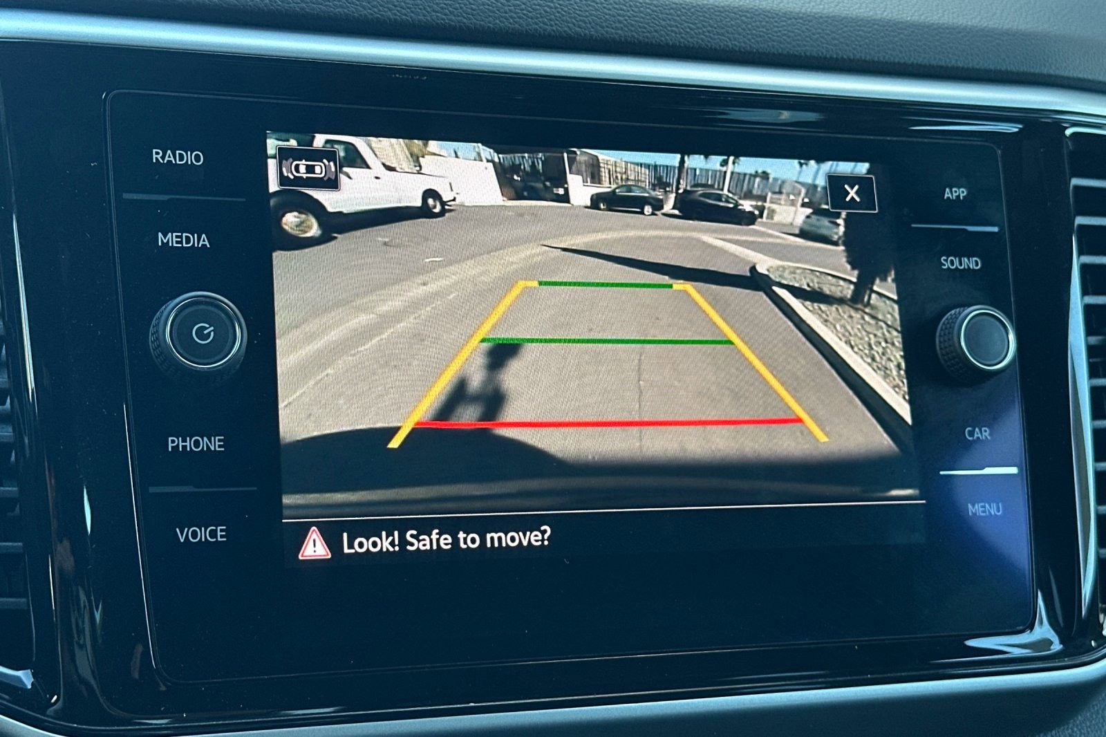 Used 2022 Volkswagen Atlas Cross Sport SE image 19