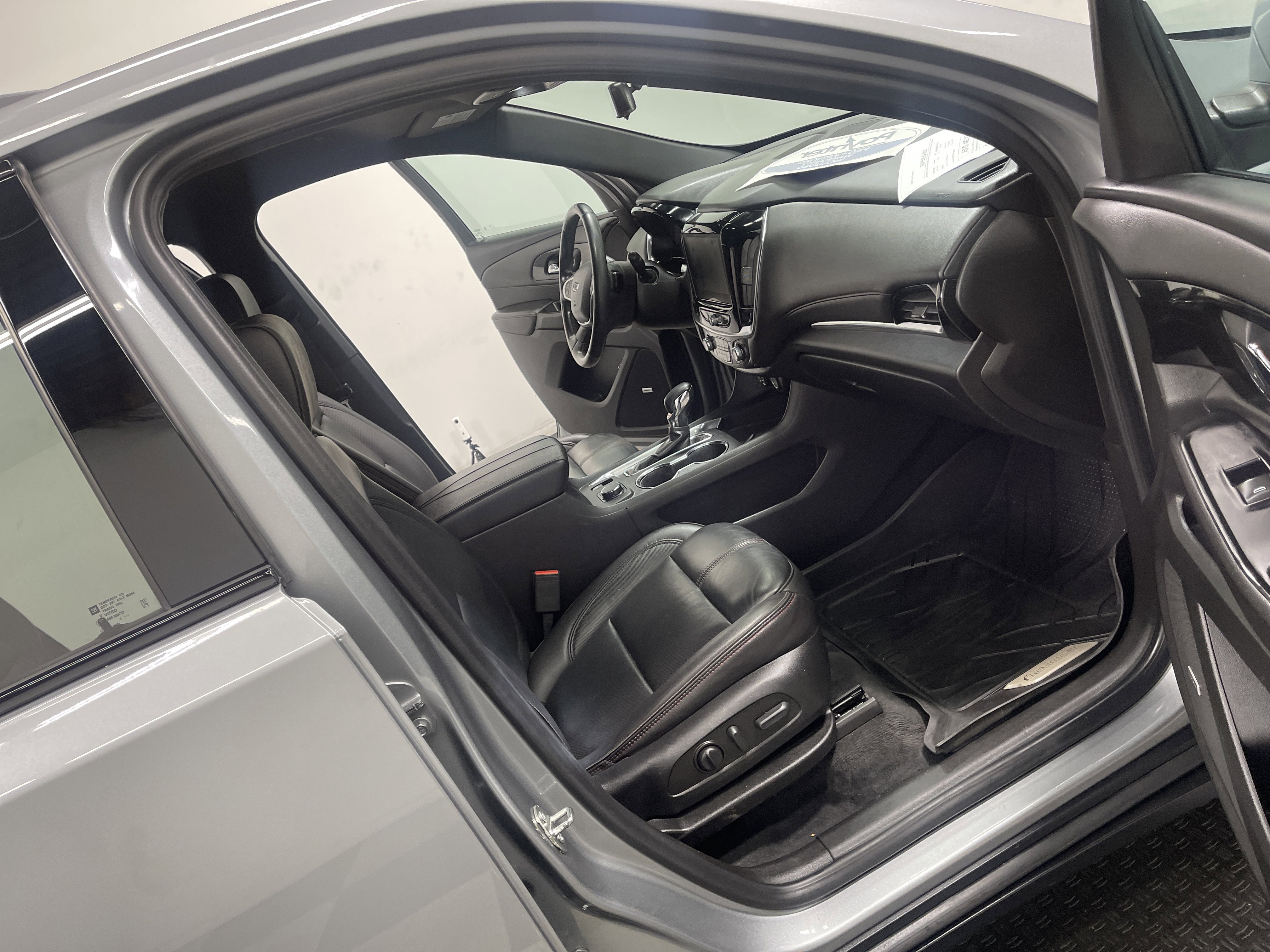 Used 2023 Chevrolet Traverse RS w/ LPO, Floor Liner Package image 25