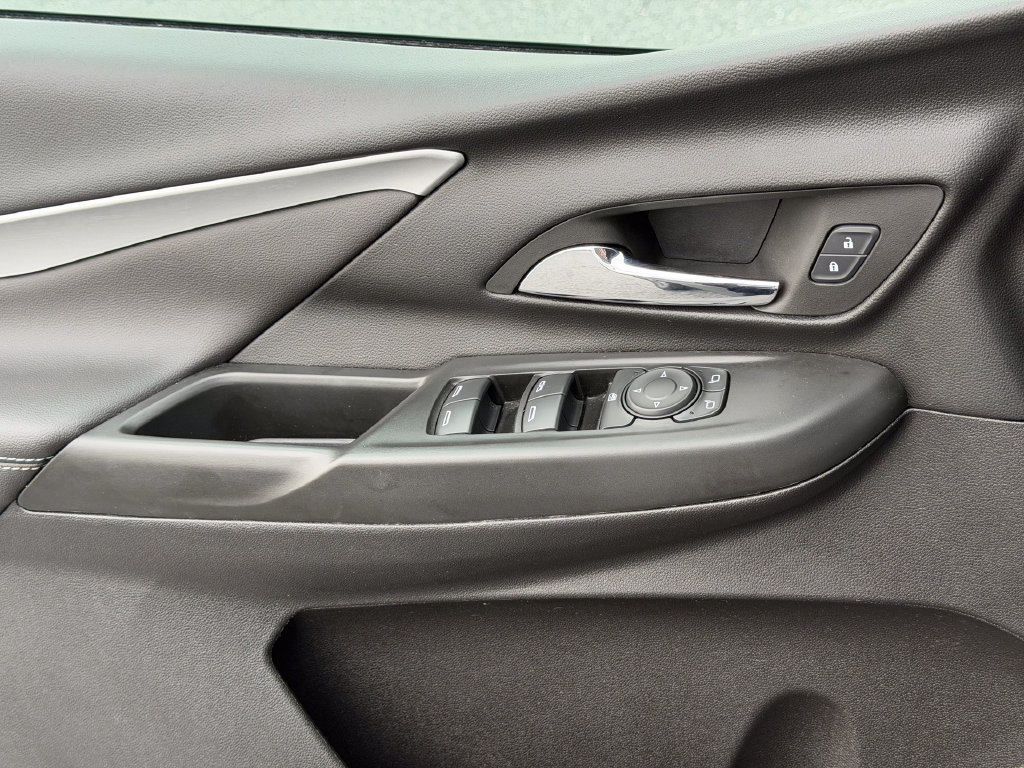 Used 2023 Chevrolet Bolt LT w/ Infotainment Package FWD image 36