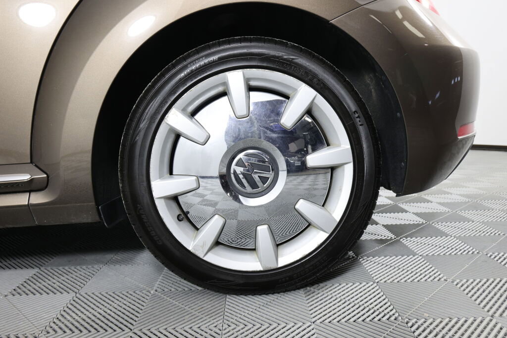 Used 2012 Volkswagen Beetle 2.5 FWD image 8