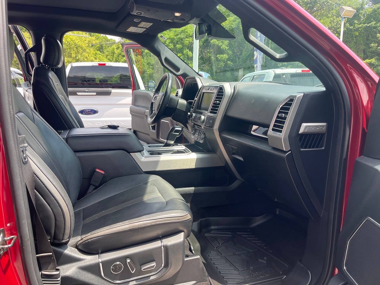 Used 2015 Ford F150 Platinum w/ Equipment Group 701A Luxury AWD/4WD image 31