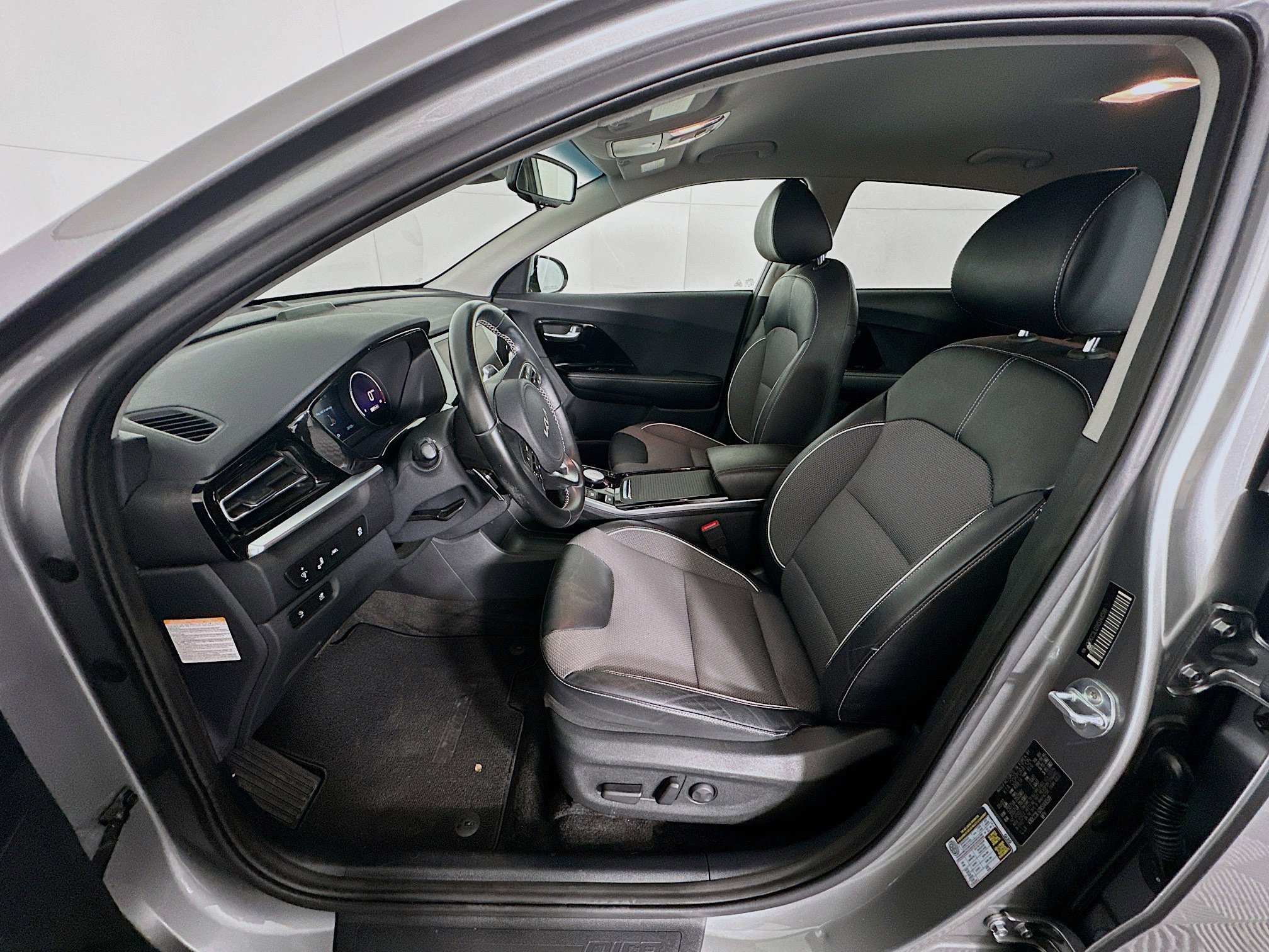 Used 2022 Kia Niro EX image 13