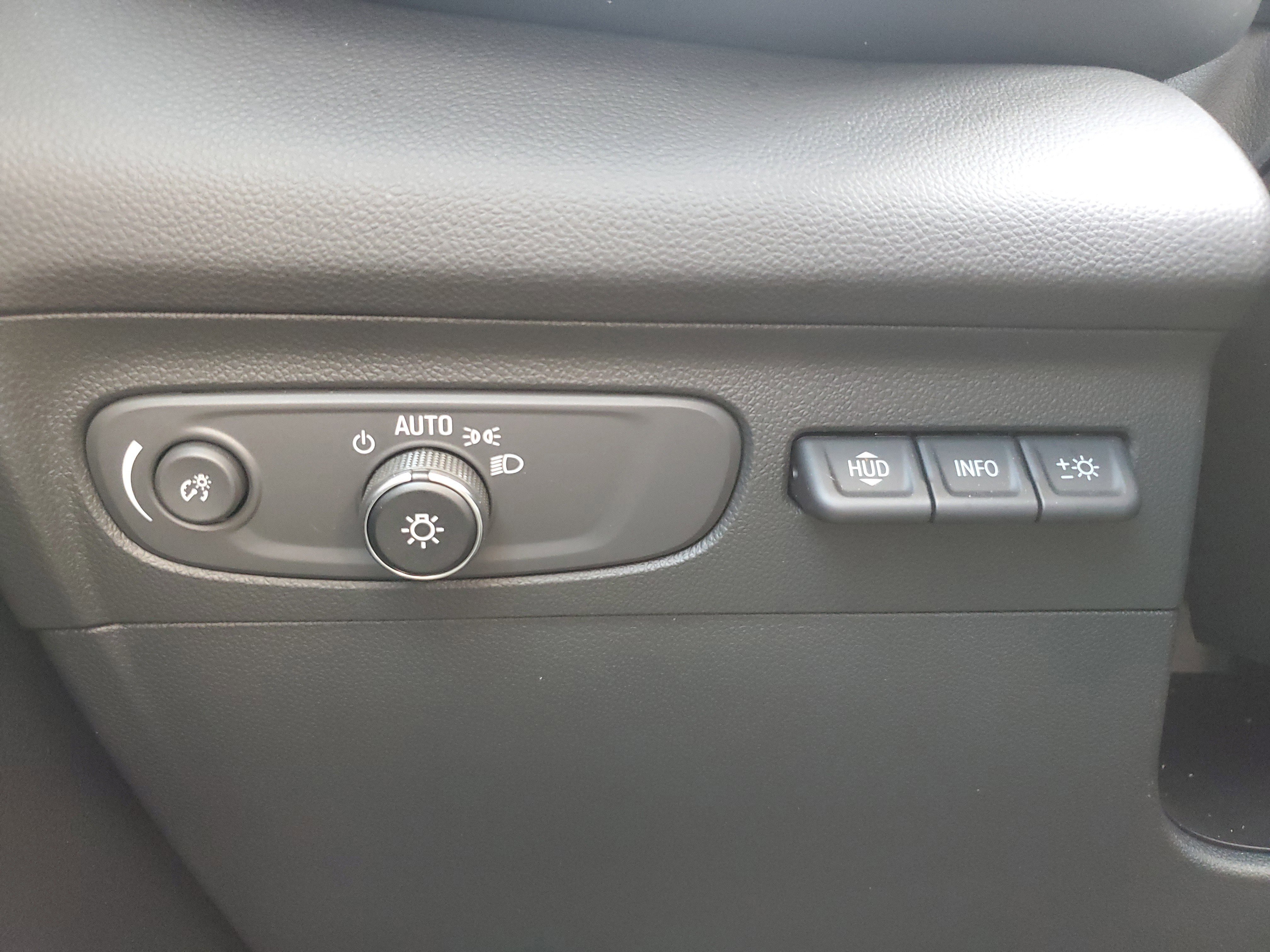 Used 2023 Buick Envision Essence w/ Technology Package I image 28