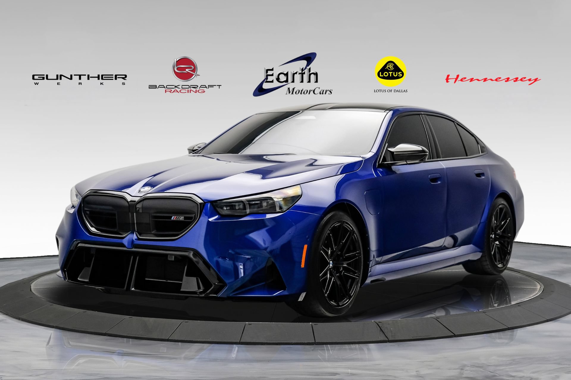 Used 2025 BMW M5 w/ Carbon Package AWD/4WD image 1