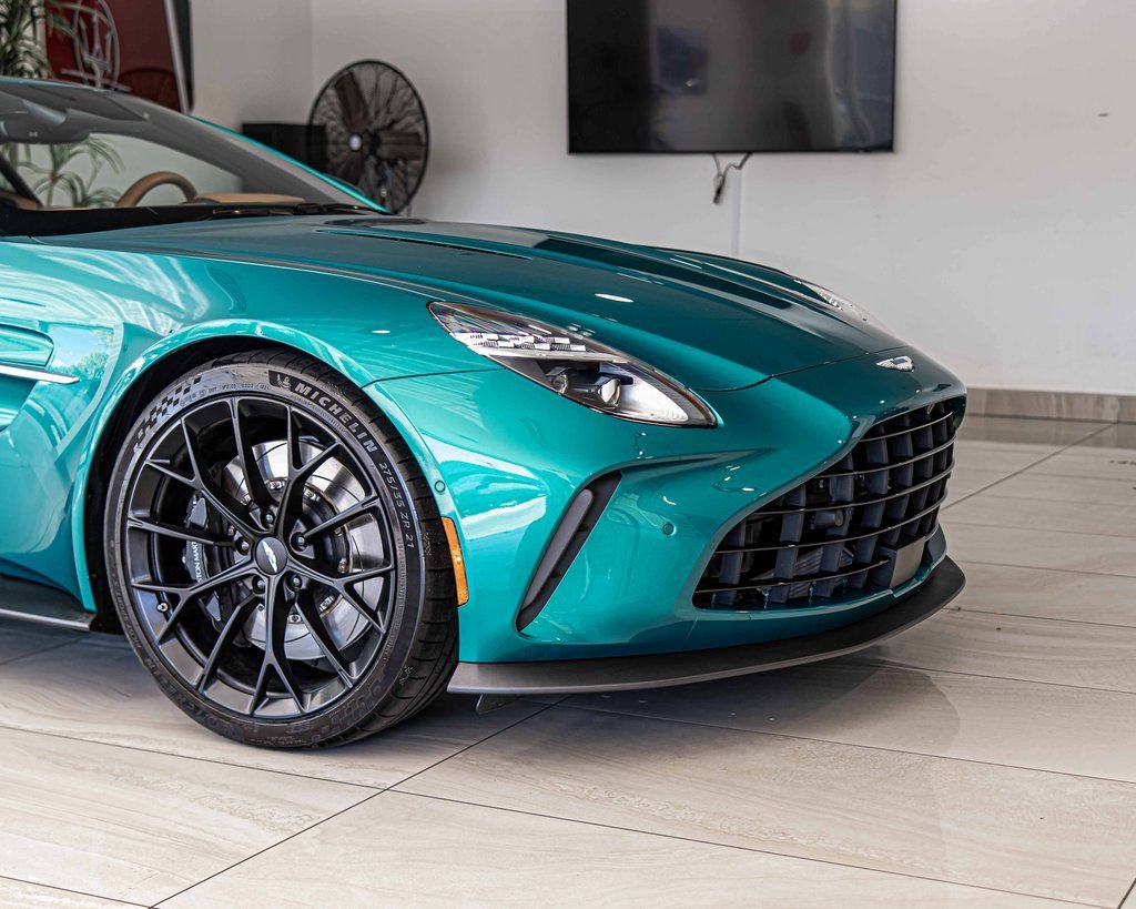 Used 2025 Aston Martin V8 Vantage Coupe image 3