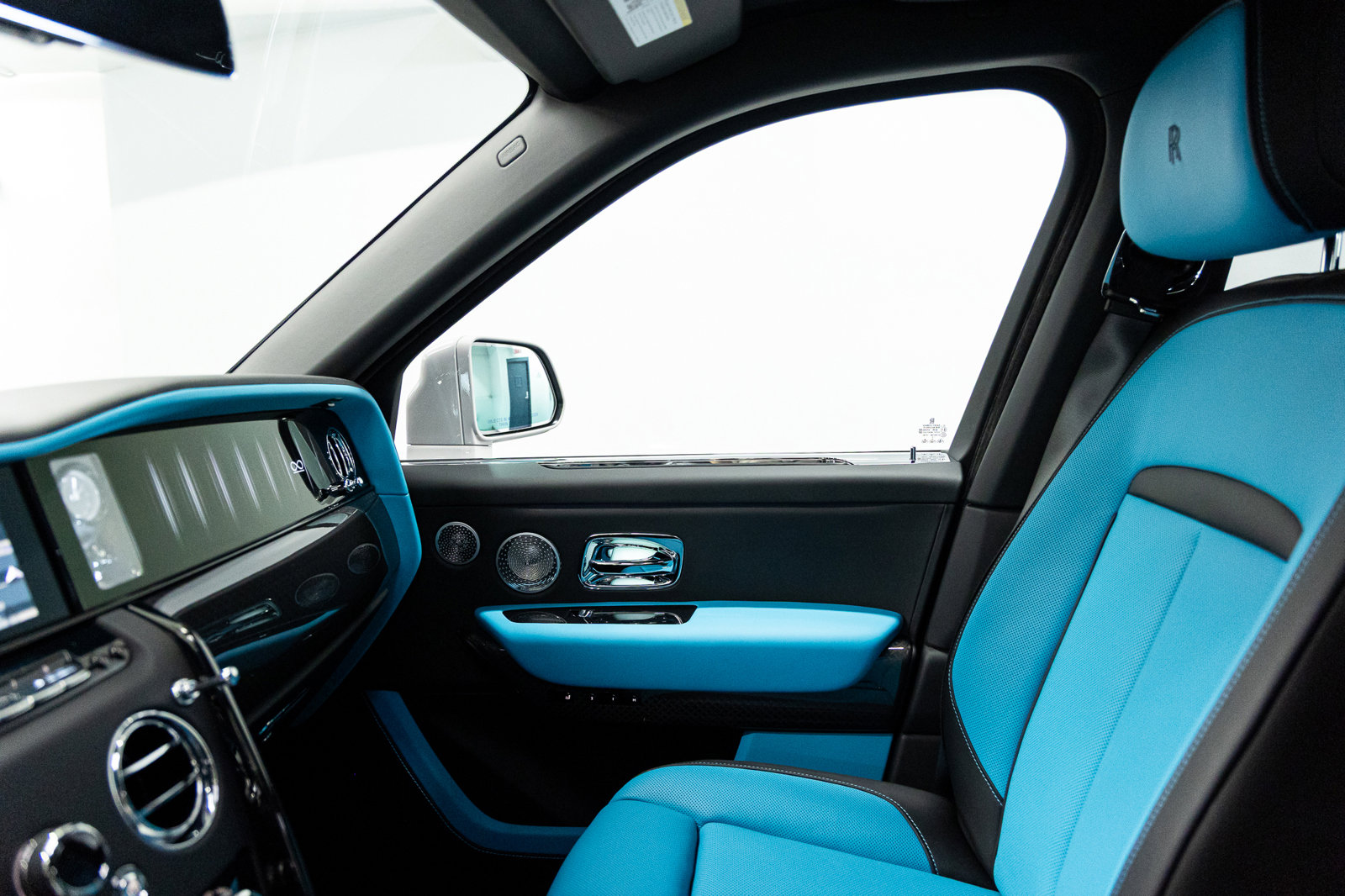 Certified 2026 Rolls-Royce Cullinan Black Badge image 46