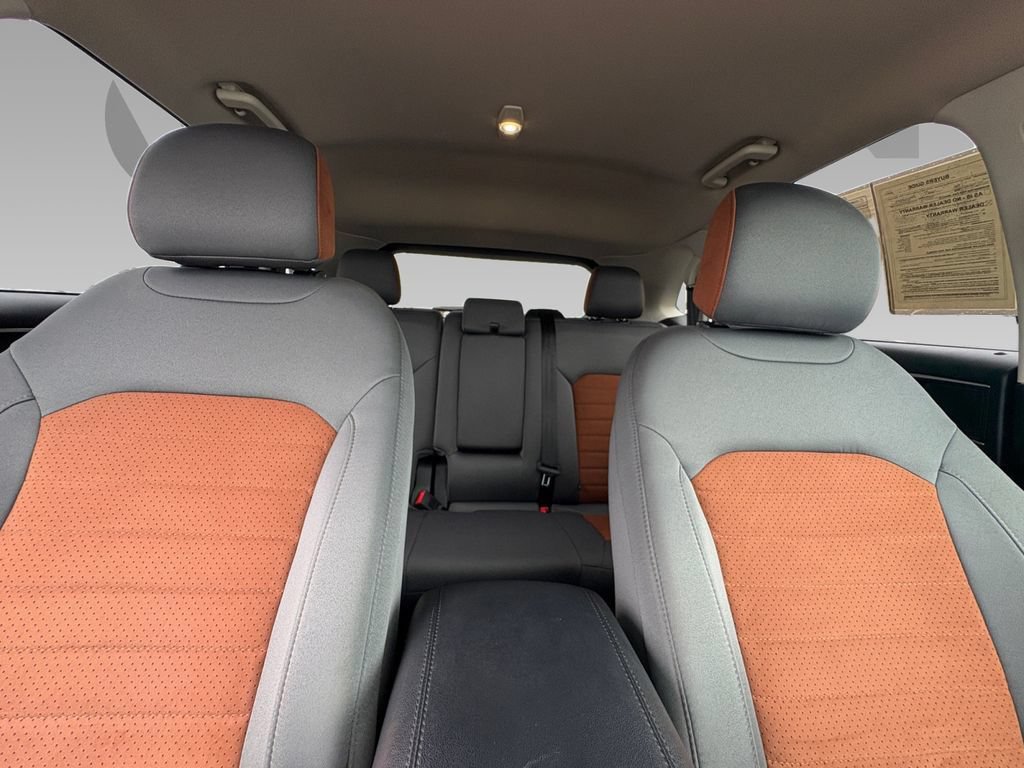 Used 2018 Ford Edge SEL w/ Equipment Group 201A AWD/4WD image 2