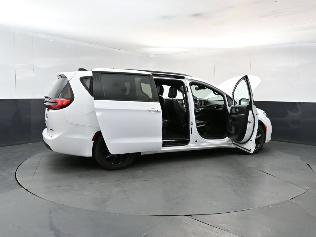 Used 2025 Chrysler Pacifica Limited FWD image 26