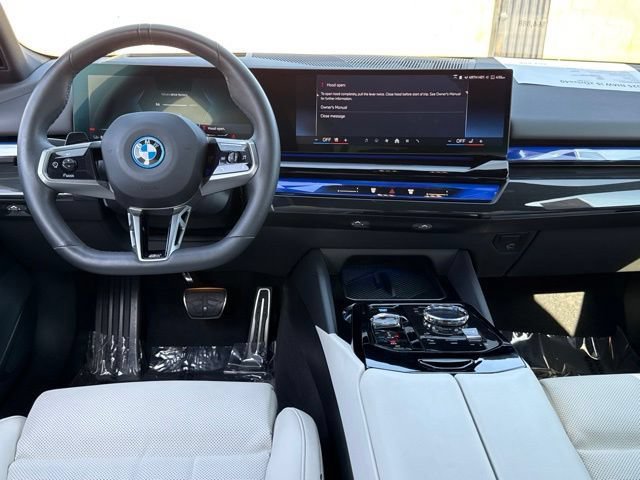 Certified 2025 BMW i5 xDrive40 w/ Executive Package AWD/4WD image 29