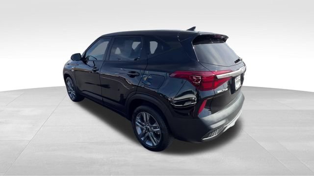 Used 2023 Kia Seltos LX AWD/4WD image 4