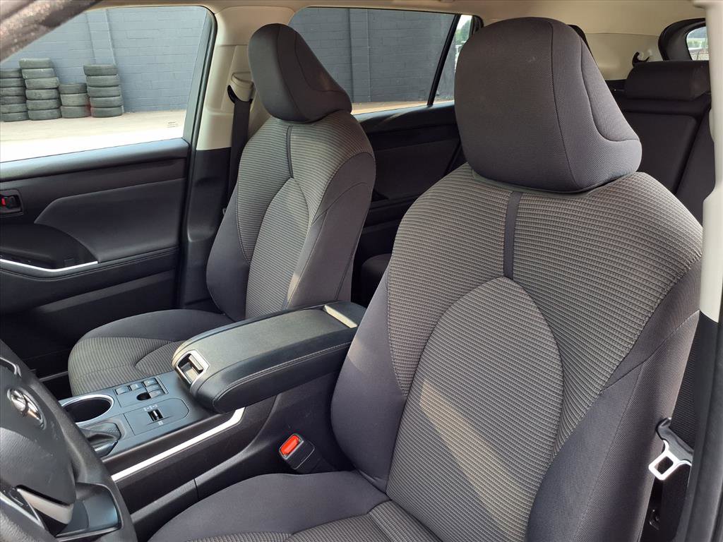 Used 2023 Toyota Highlander L image 14