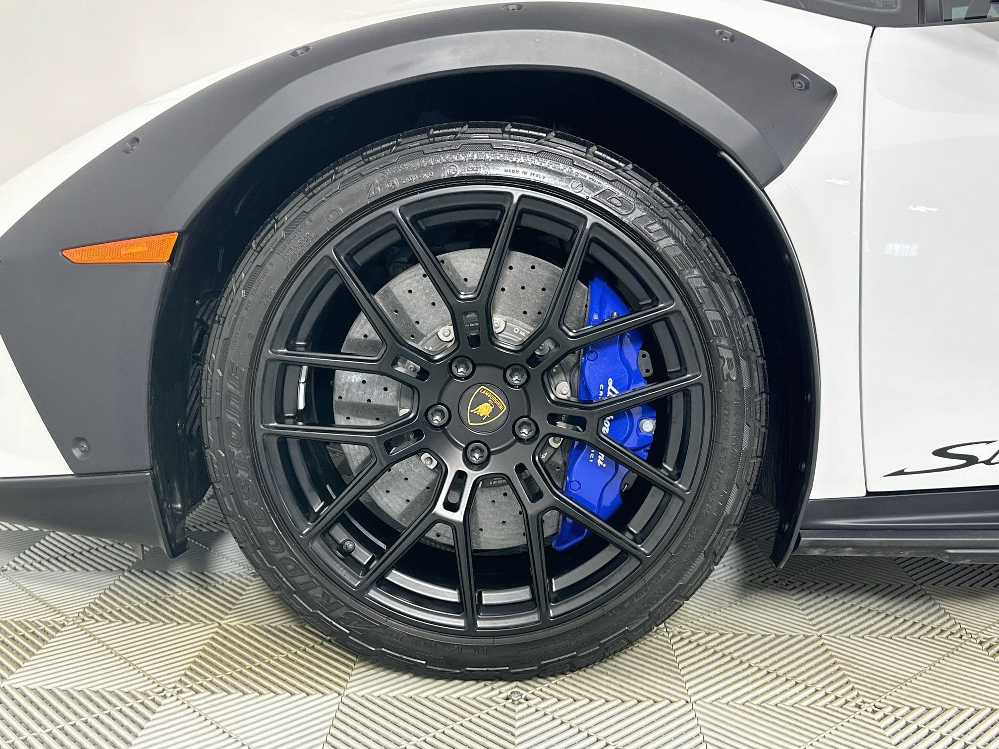 Used 2023 Lamborghini Huracan Sterrato AWD/4WD image 9