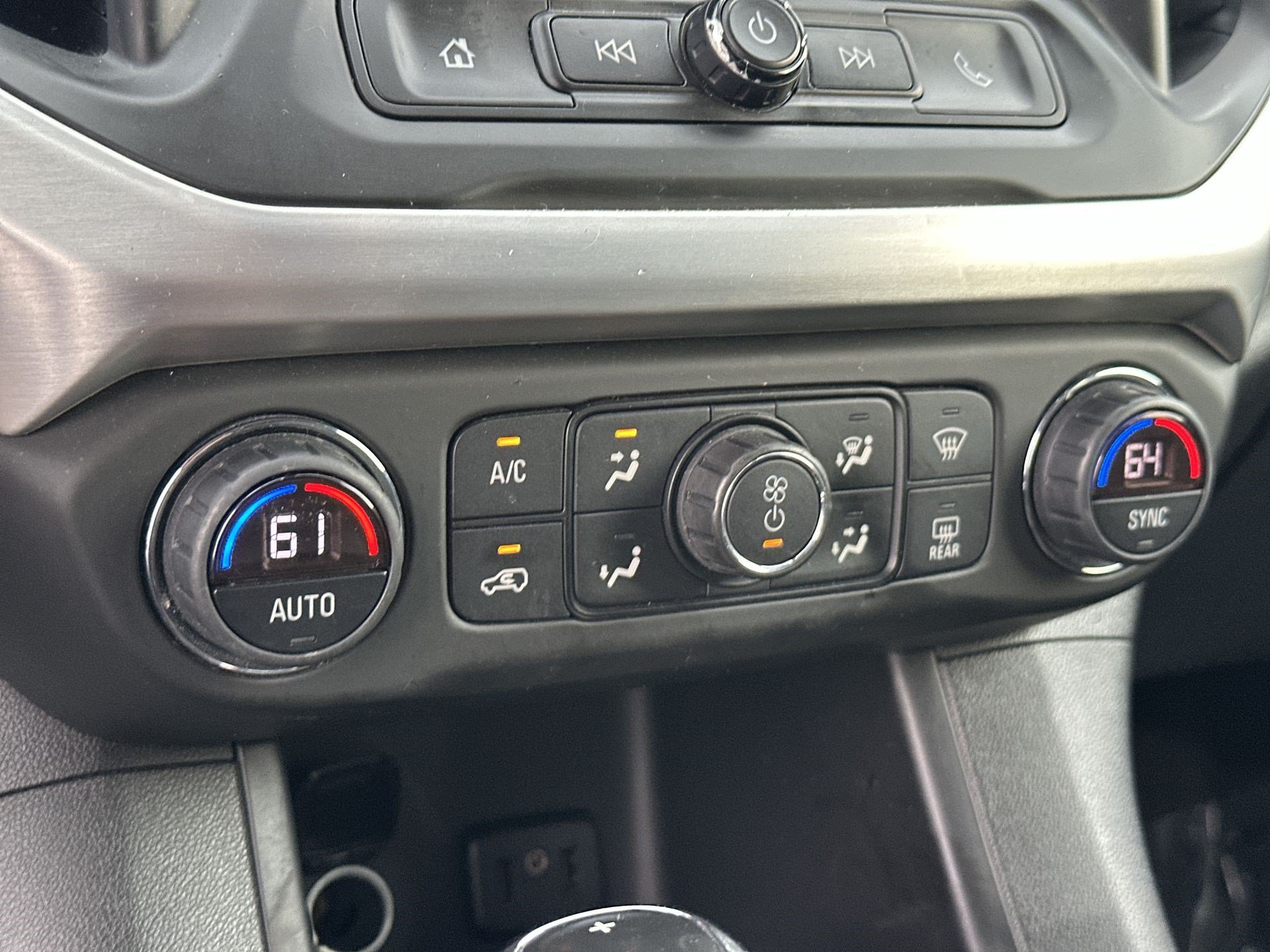 Used 2019 GMC Acadia SLE FWD image 16