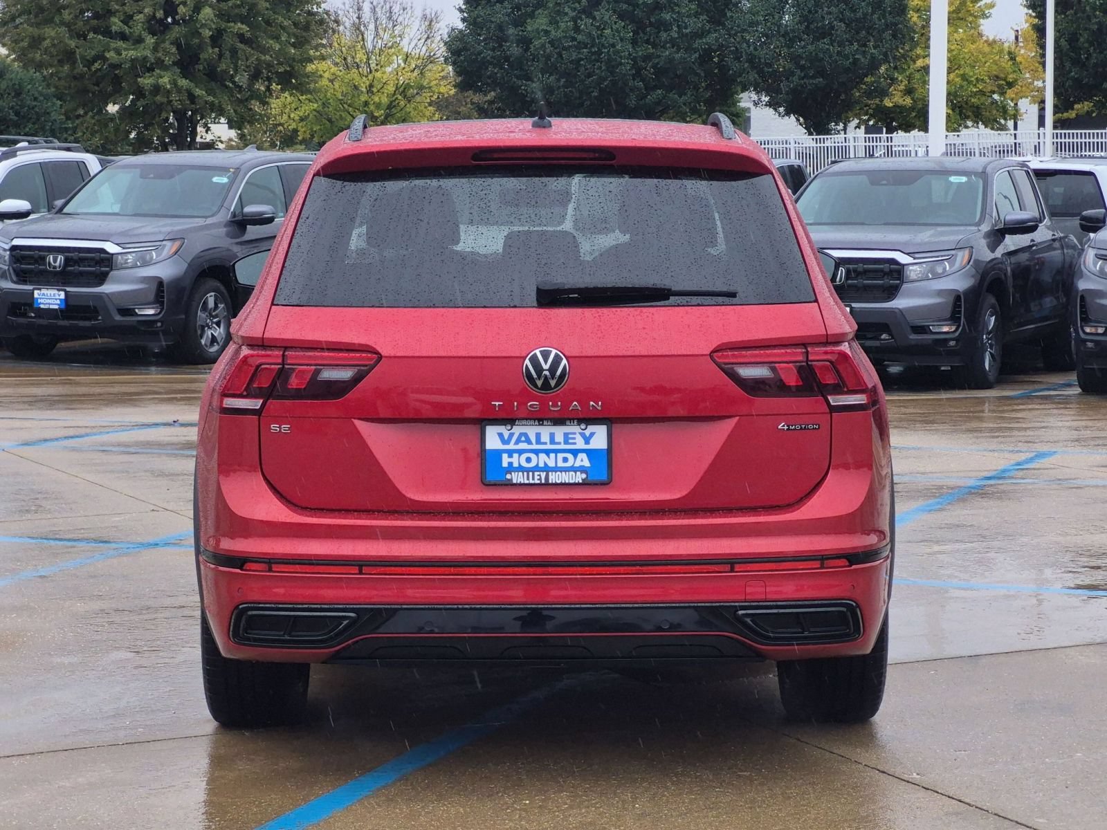 Used 2024 Volkswagen Tiguan SE R-Line w/ MDO Package, Two-Row AWD/4WD image 7