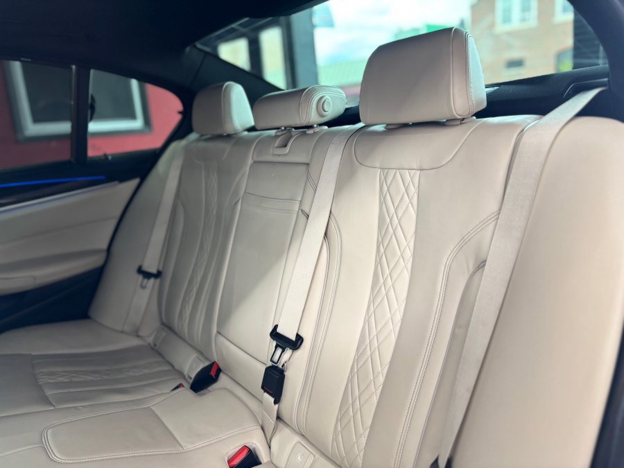 Used 2018 BMW M550i xDrive AWD/4WD image 13